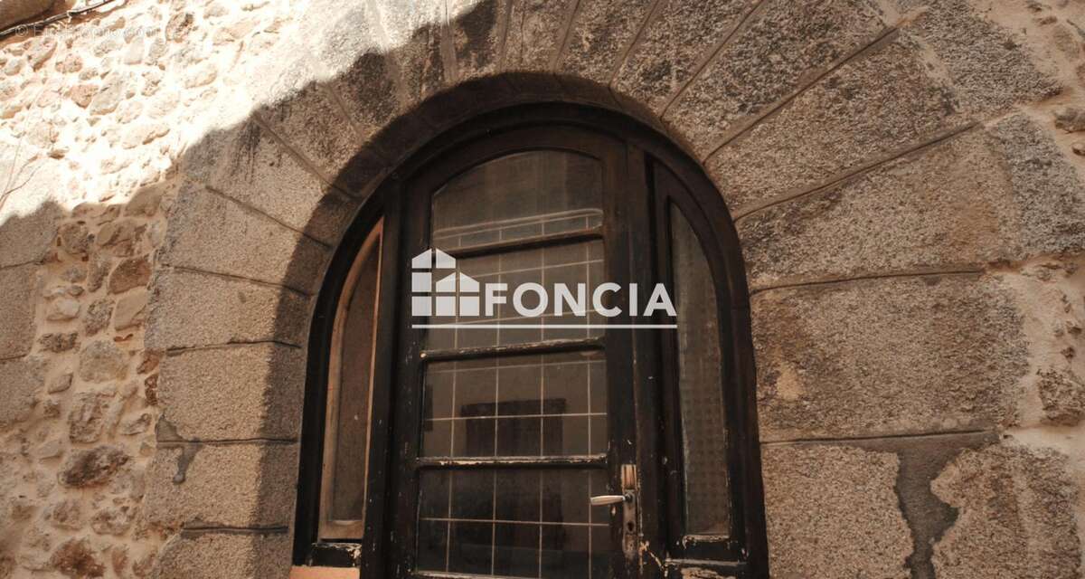 Maison à SAINT-LAURENT-DE-CERDANS