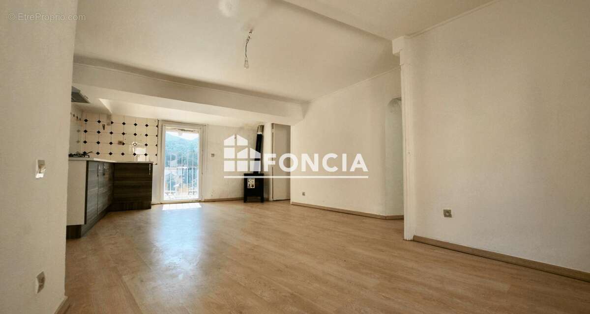 Maison à SAINT-LAURENT-DE-CERDANS