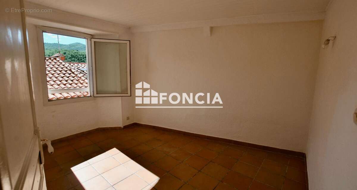 Maison à SAINT-LAURENT-DE-CERDANS