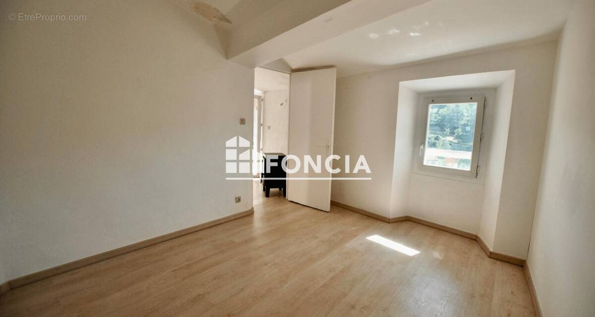 Maison à SAINT-LAURENT-DE-CERDANS