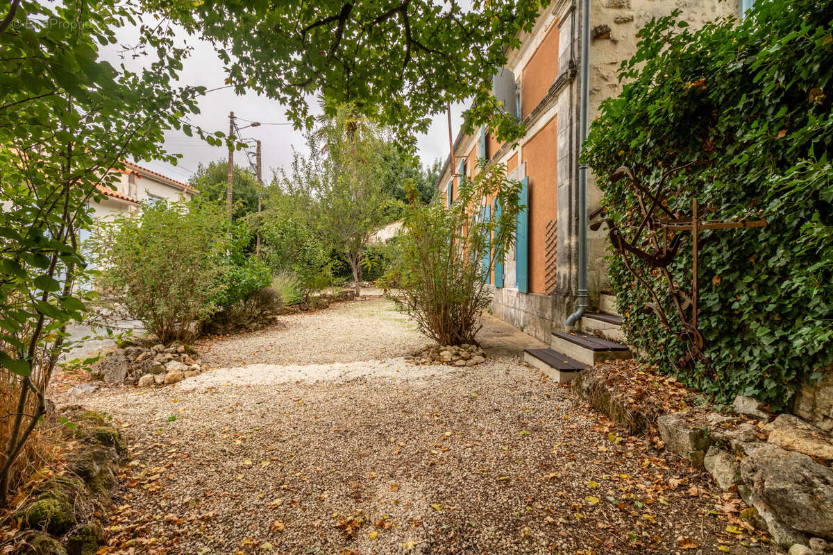 Maison à LES NOUILLERS