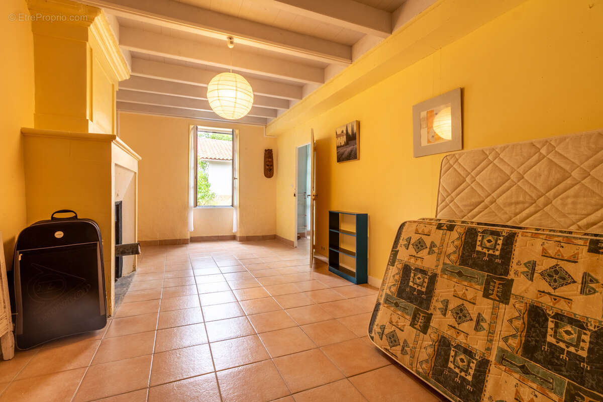 Maison à LES NOUILLERS