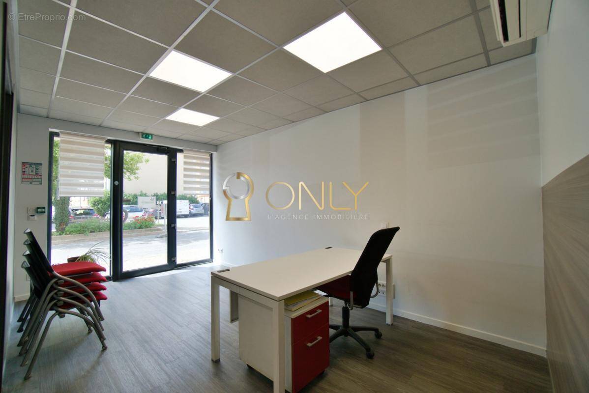 Commerce à JASSANS-RIOTTIER