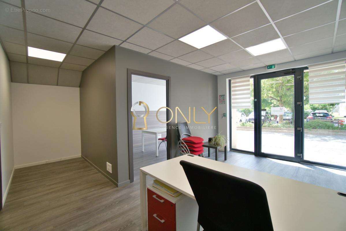 Commerce à JASSANS-RIOTTIER