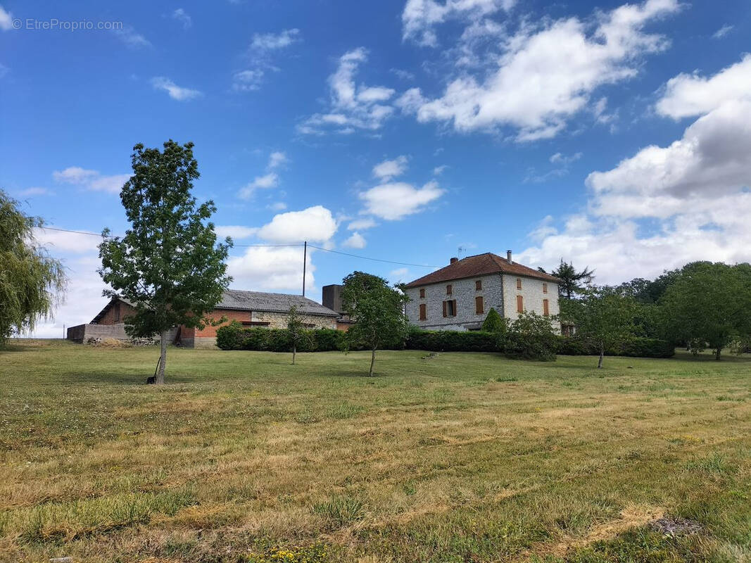 Maison à CAHUZAC-SUR-VERE