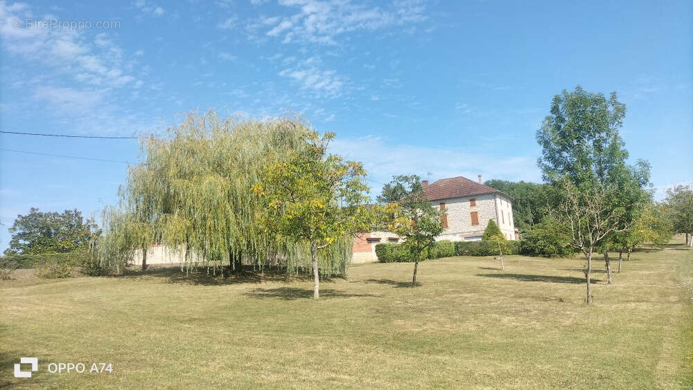 Maison à CAHUZAC-SUR-VERE