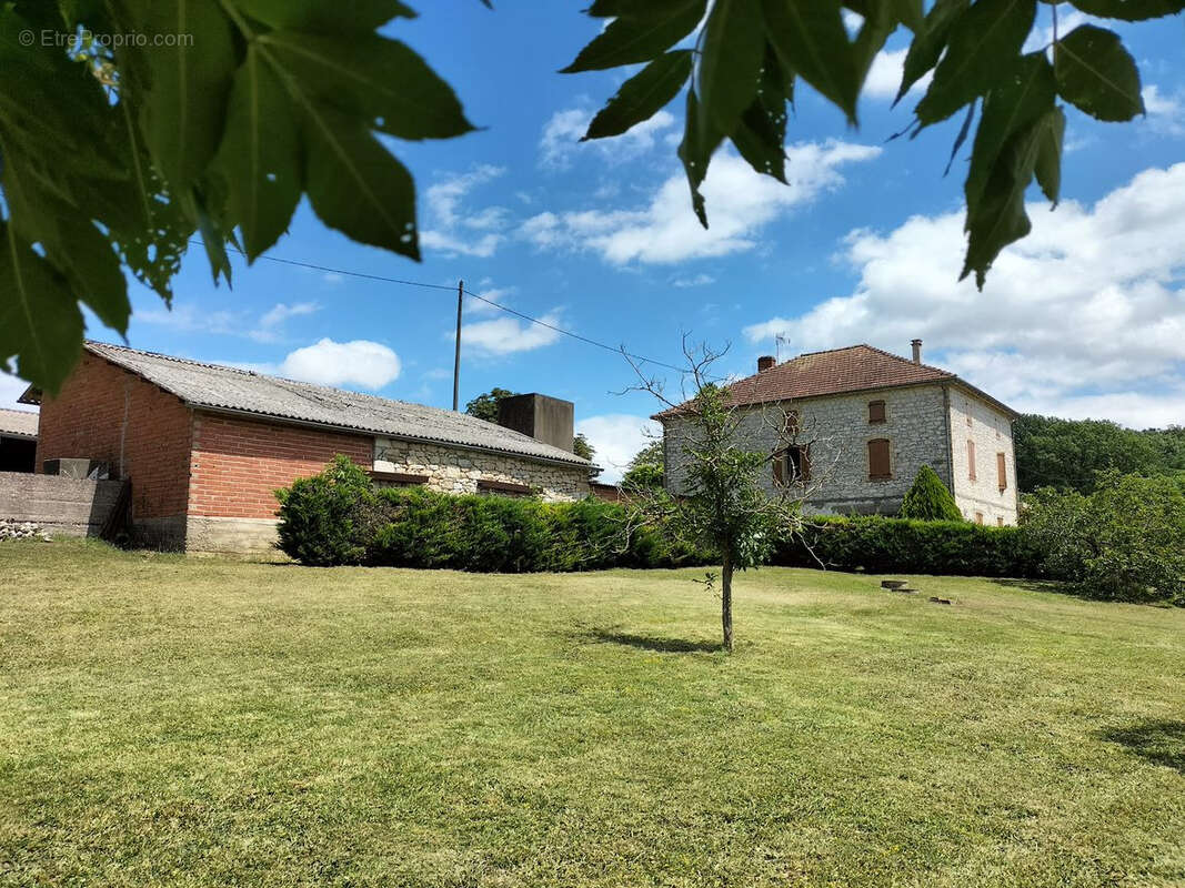 Maison à CAHUZAC-SUR-VERE
