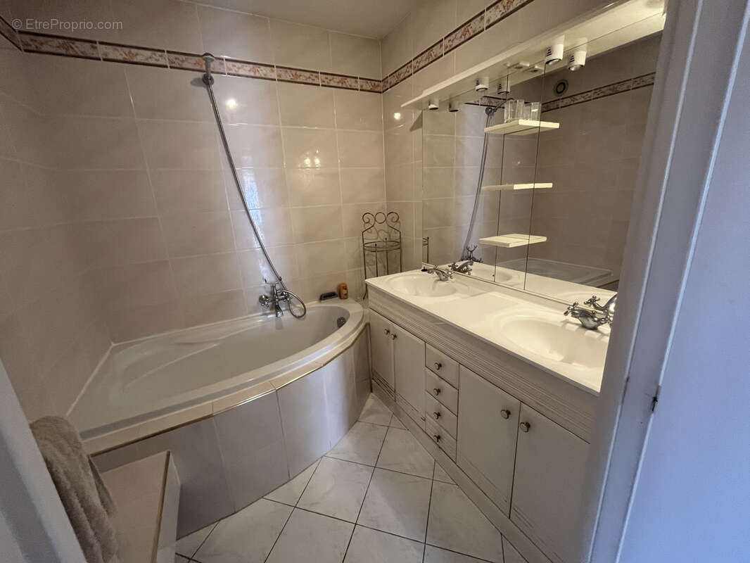 Appartement à VALLAURIS