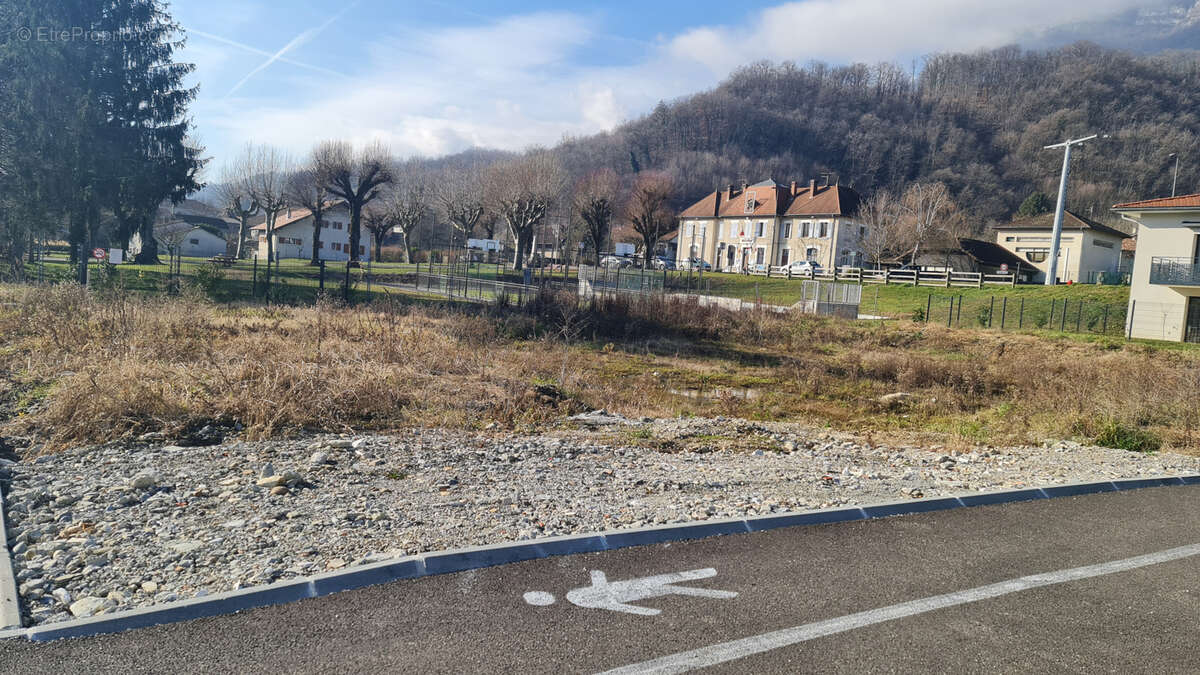 Terrain à LA BUISSIERE