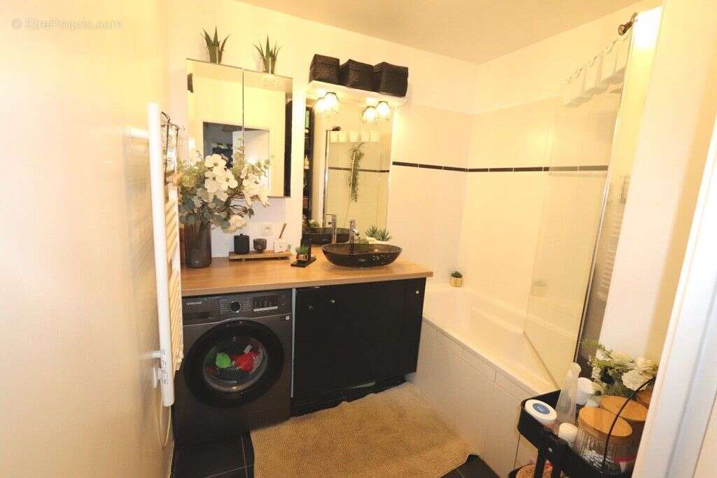 Appartement à LES PAVILLONS-SOUS-BOIS