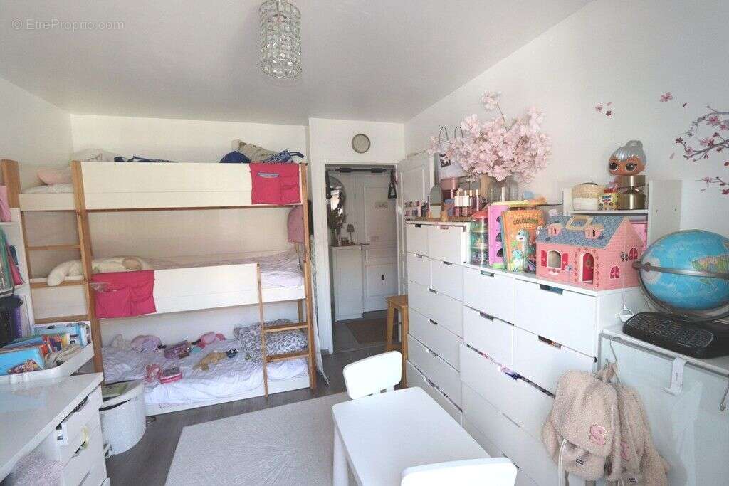 Appartement à LES PAVILLONS-SOUS-BOIS