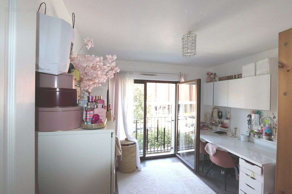 Appartement à LES PAVILLONS-SOUS-BOIS