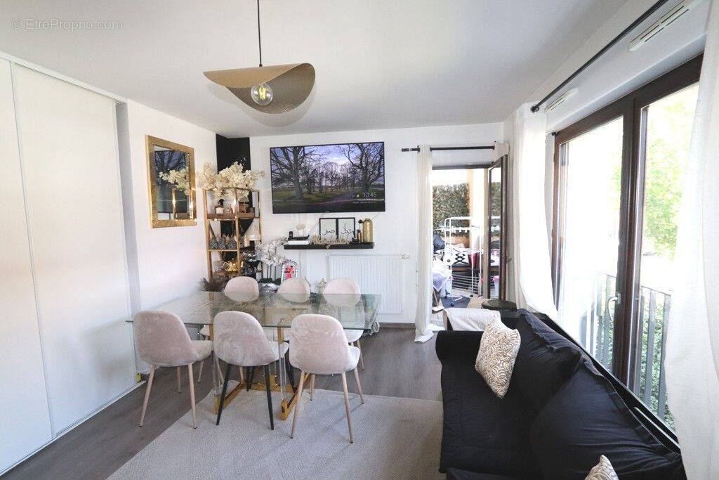 Appartement à LES PAVILLONS-SOUS-BOIS