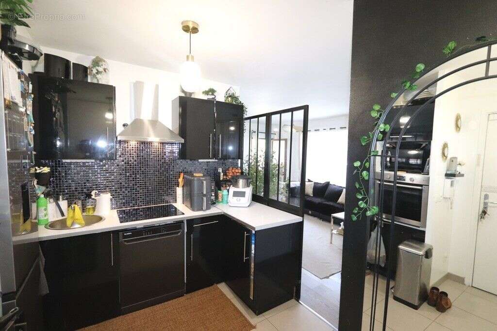 Appartement à LES PAVILLONS-SOUS-BOIS