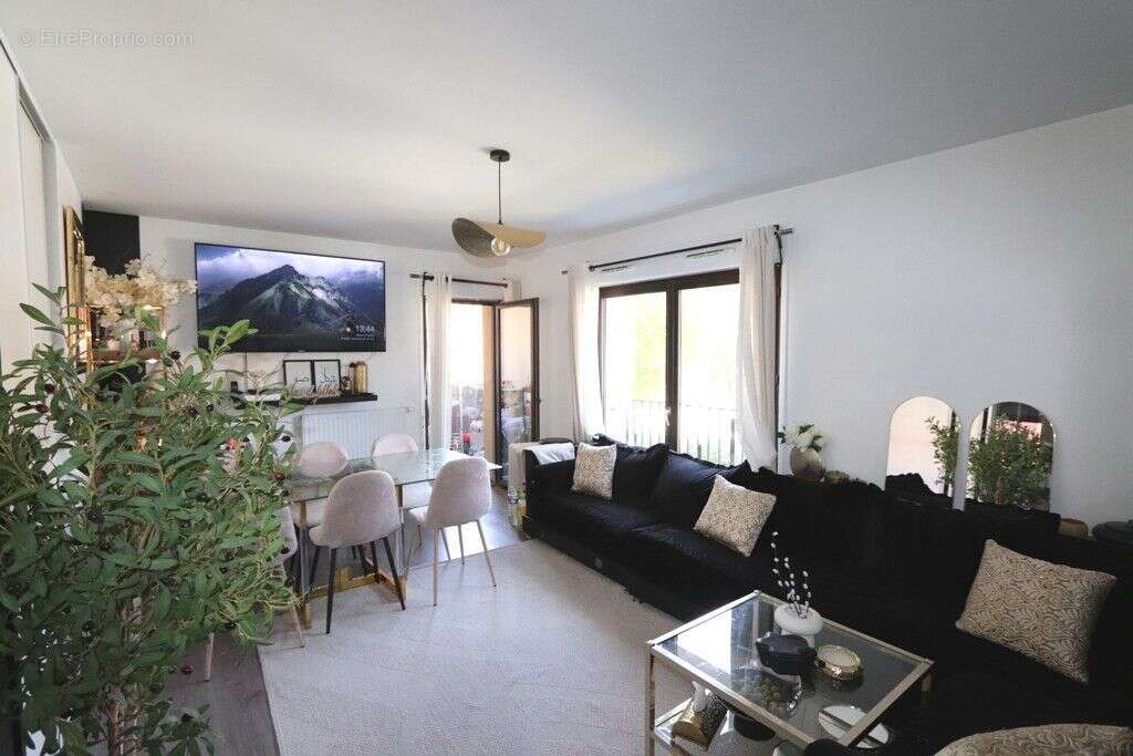 Appartement à LES PAVILLONS-SOUS-BOIS