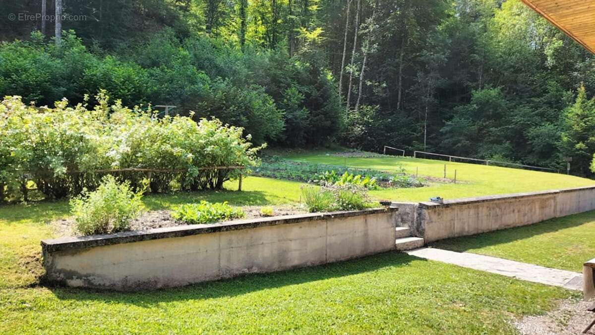 Maison à CHEZERY-FORENS