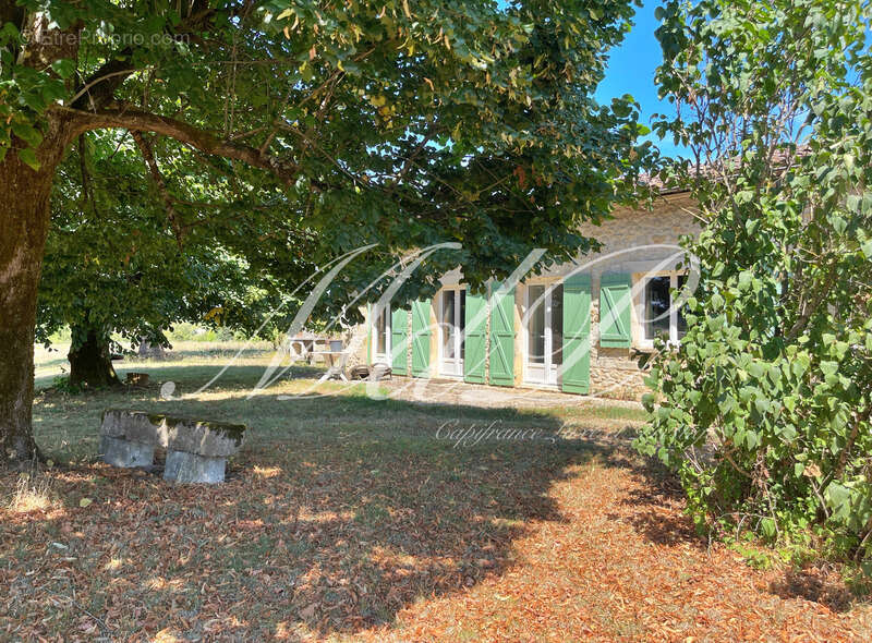 Maison à BONNEVILLE-ET-SAINT-AVIT-DE-FUMADIERES