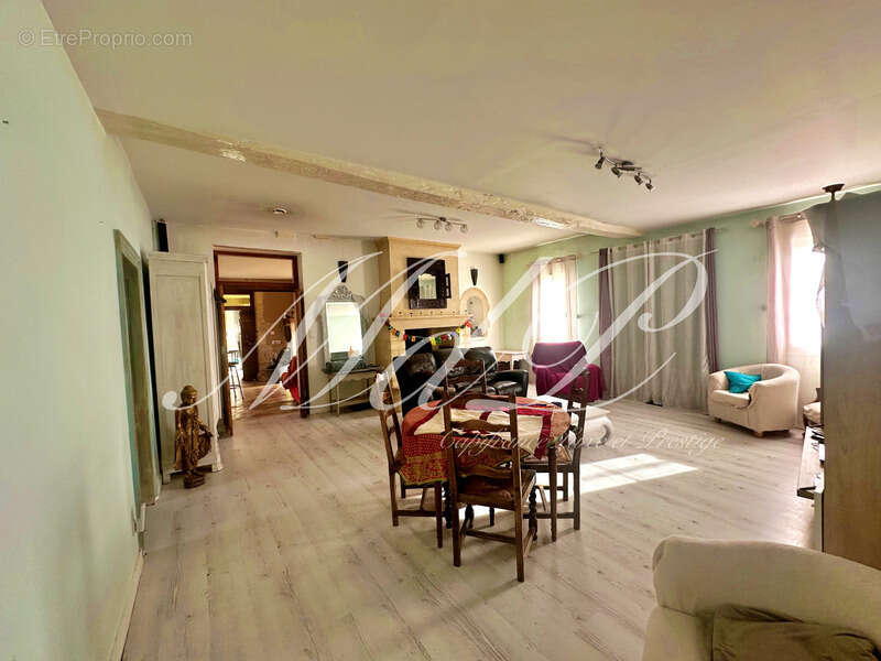 Maison à BONNEVILLE-ET-SAINT-AVIT-DE-FUMADIERES