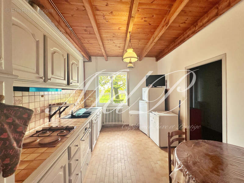 Maison à BONNEVILLE-ET-SAINT-AVIT-DE-FUMADIERES