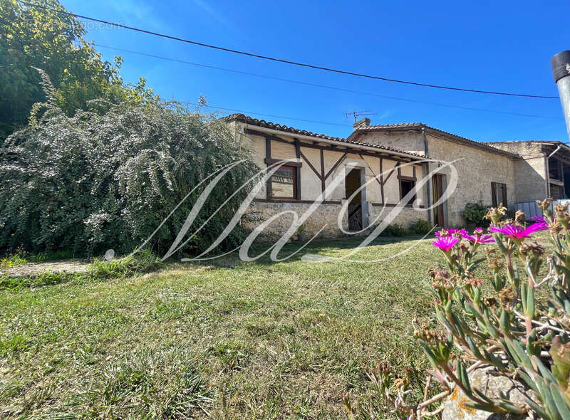 Maison à BONNEVILLE-ET-SAINT-AVIT-DE-FUMADIERES