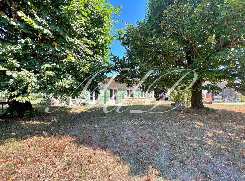 Maison à BONNEVILLE-ET-SAINT-AVIT-DE-FUMADIERES