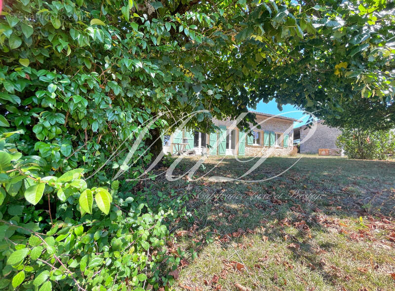 Maison à BONNEVILLE-ET-SAINT-AVIT-DE-FUMADIERES