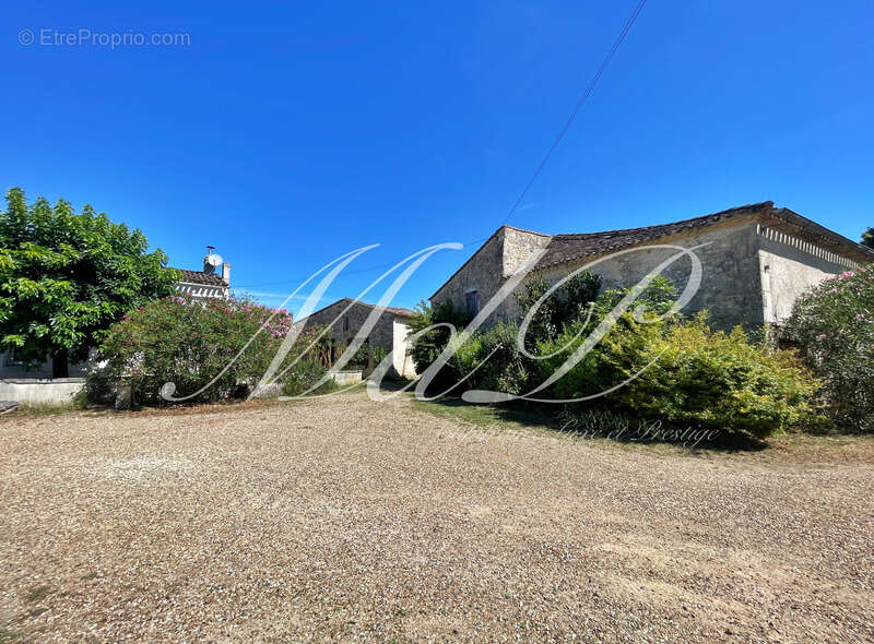 Maison à BONNEVILLE-ET-SAINT-AVIT-DE-FUMADIERES