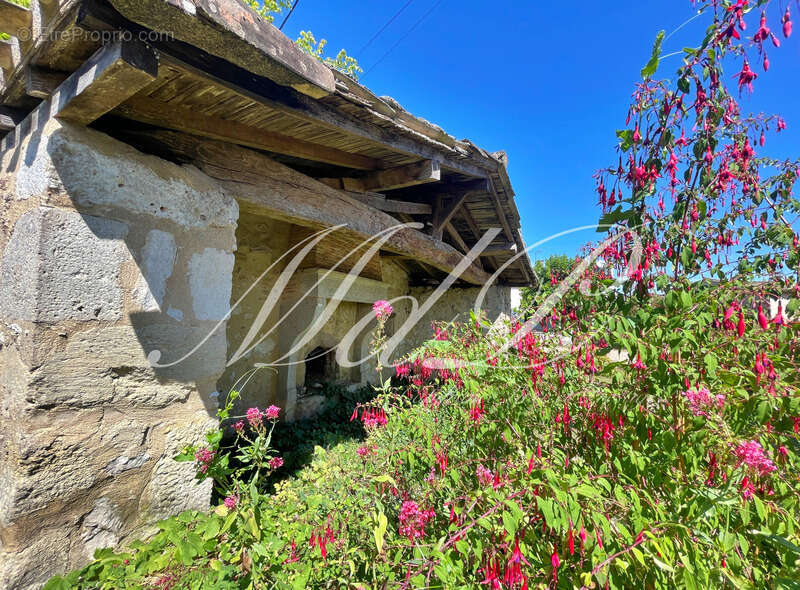 Maison à BONNEVILLE-ET-SAINT-AVIT-DE-FUMADIERES