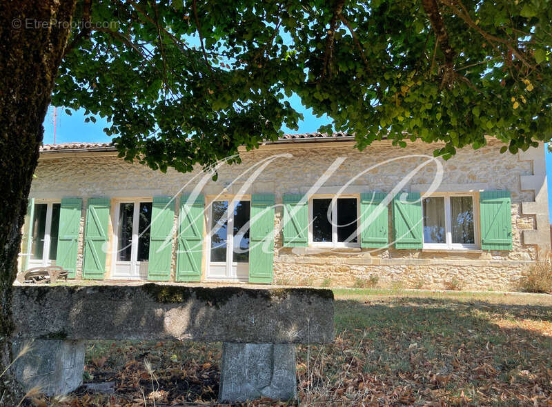 Maison à BONNEVILLE-ET-SAINT-AVIT-DE-FUMADIERES