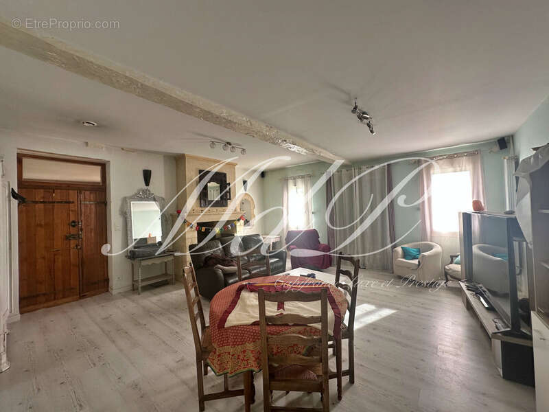 Maison à BONNEVILLE-ET-SAINT-AVIT-DE-FUMADIERES