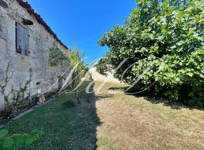 Maison à BONNEVILLE-ET-SAINT-AVIT-DE-FUMADIERES