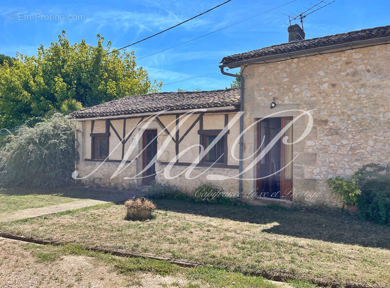 Maison à BONNEVILLE-ET-SAINT-AVIT-DE-FUMADIERES