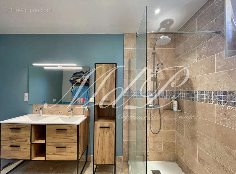 Maison à BONNEVILLE-ET-SAINT-AVIT-DE-FUMADIERES