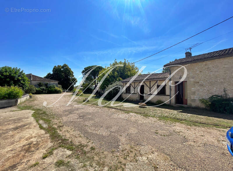 Maison à BONNEVILLE-ET-SAINT-AVIT-DE-FUMADIERES