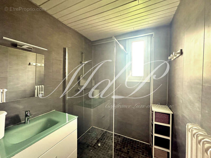 Maison à BONNEVILLE-ET-SAINT-AVIT-DE-FUMADIERES