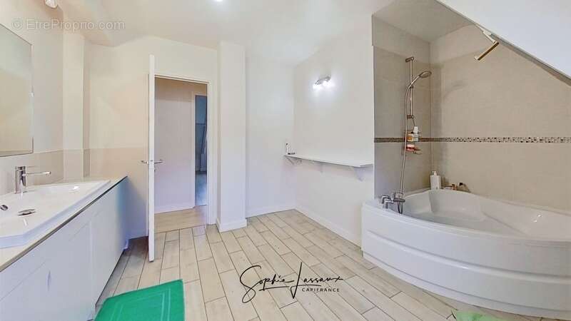 Maison à LA CELLE-SAINT-CLOUD