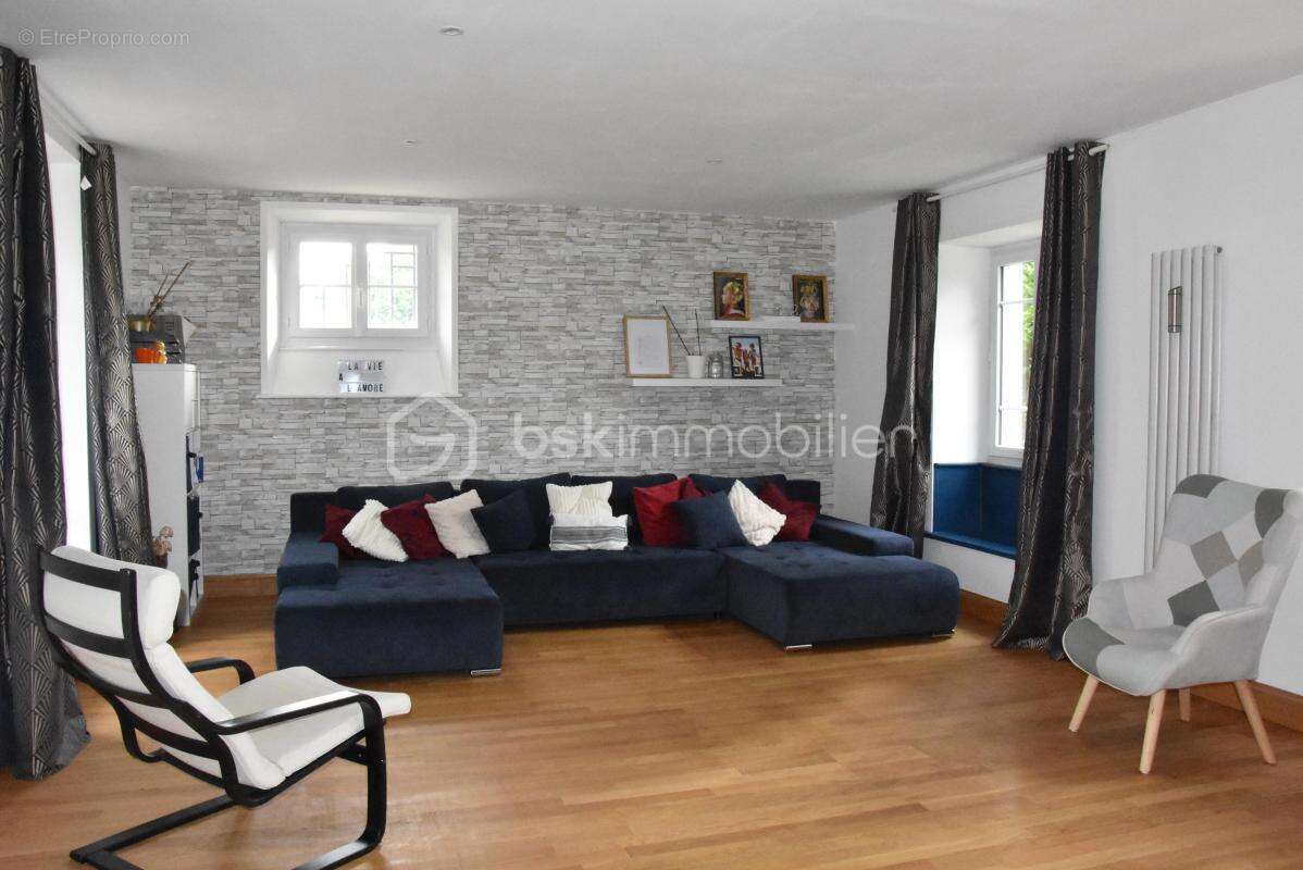 Maison à VENEUX-LES-SABLONS