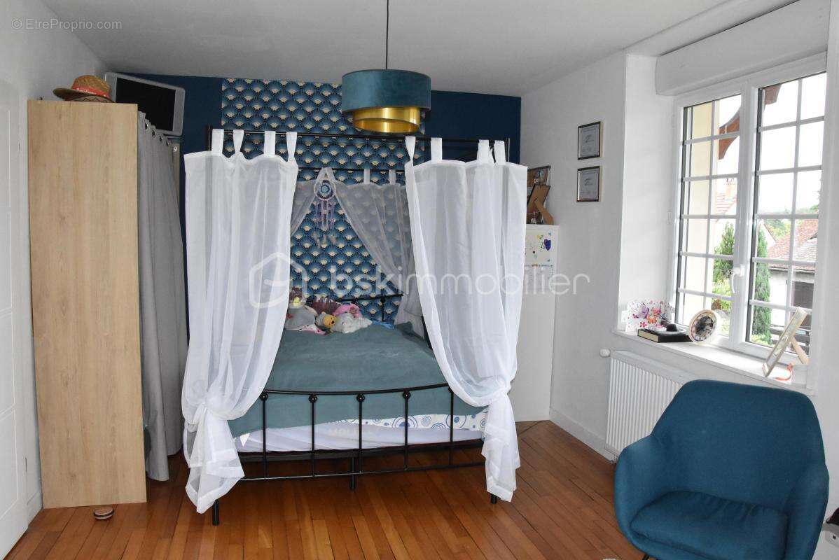 Maison à VENEUX-LES-SABLONS