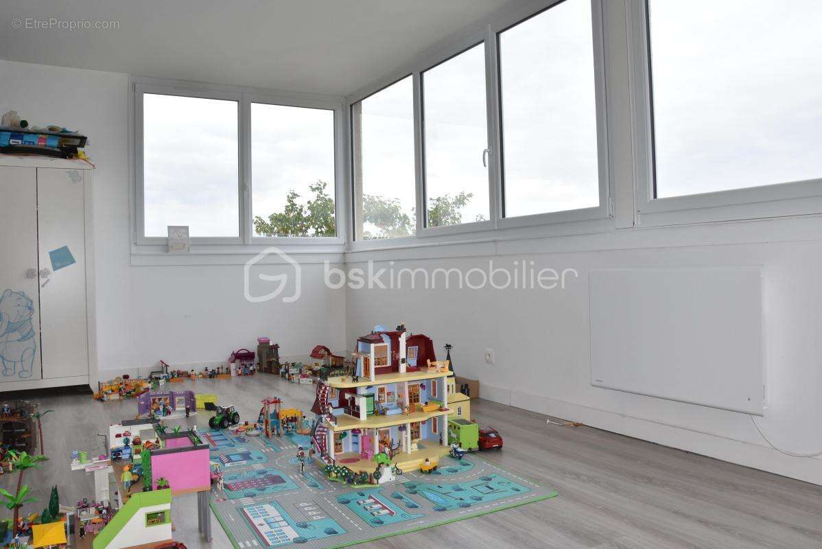 Maison à VENEUX-LES-SABLONS