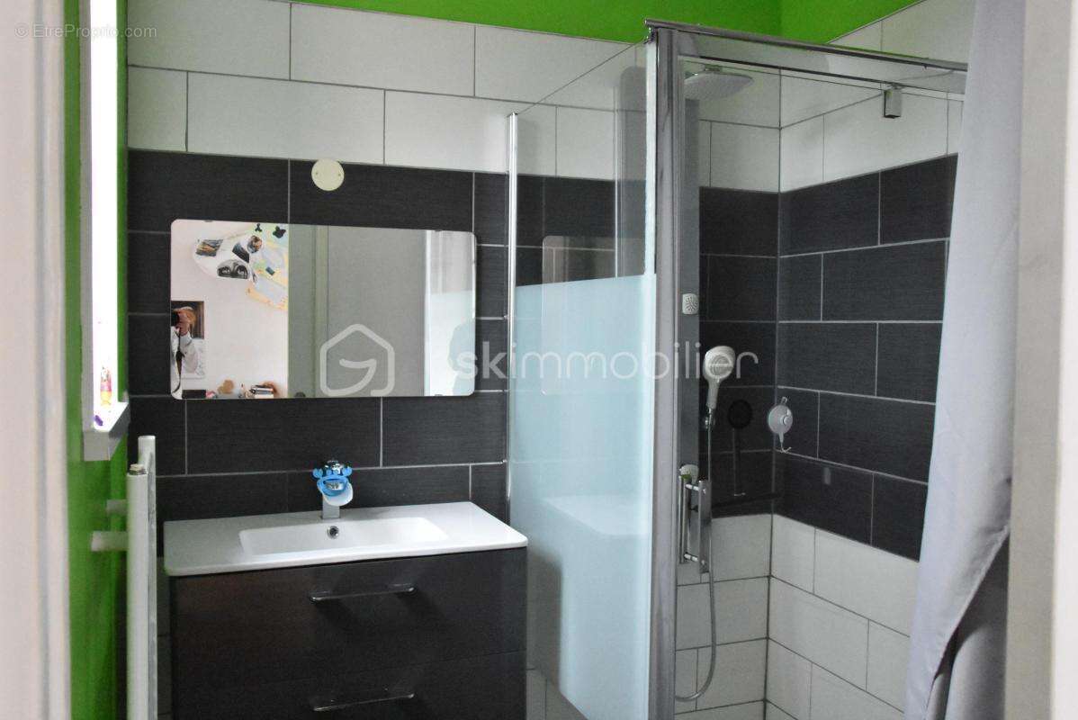 Maison à VENEUX-LES-SABLONS