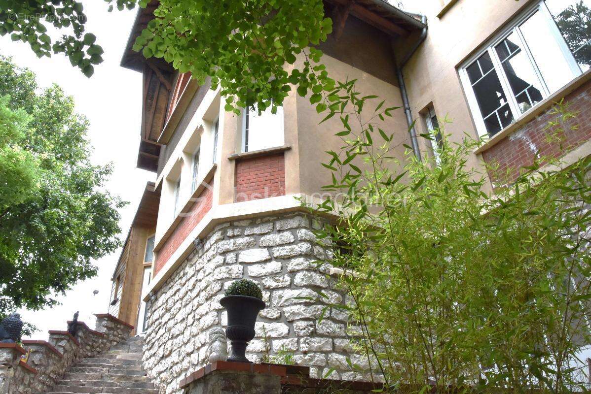 Maison à VENEUX-LES-SABLONS