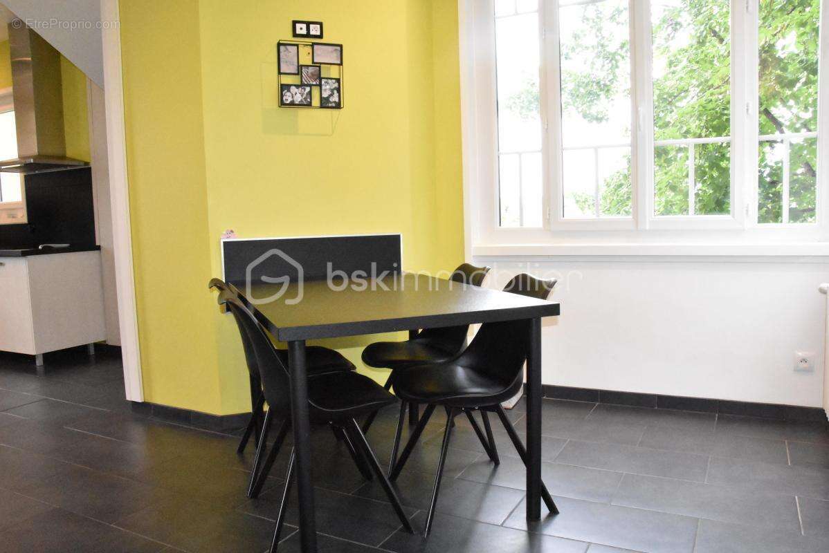 Maison à VENEUX-LES-SABLONS