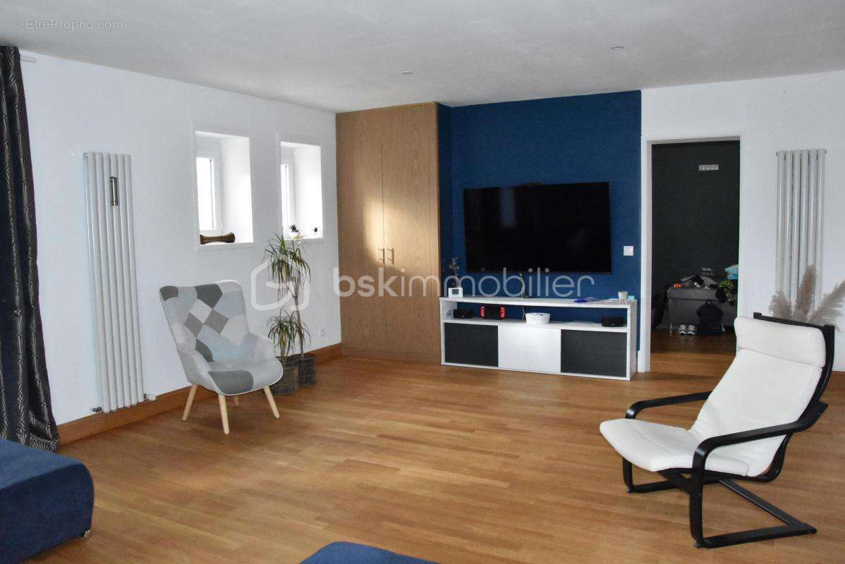 Maison à VENEUX-LES-SABLONS