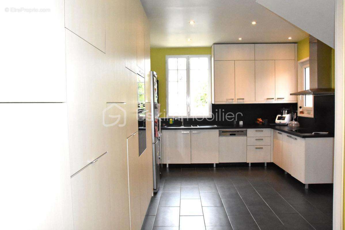 Maison à VENEUX-LES-SABLONS