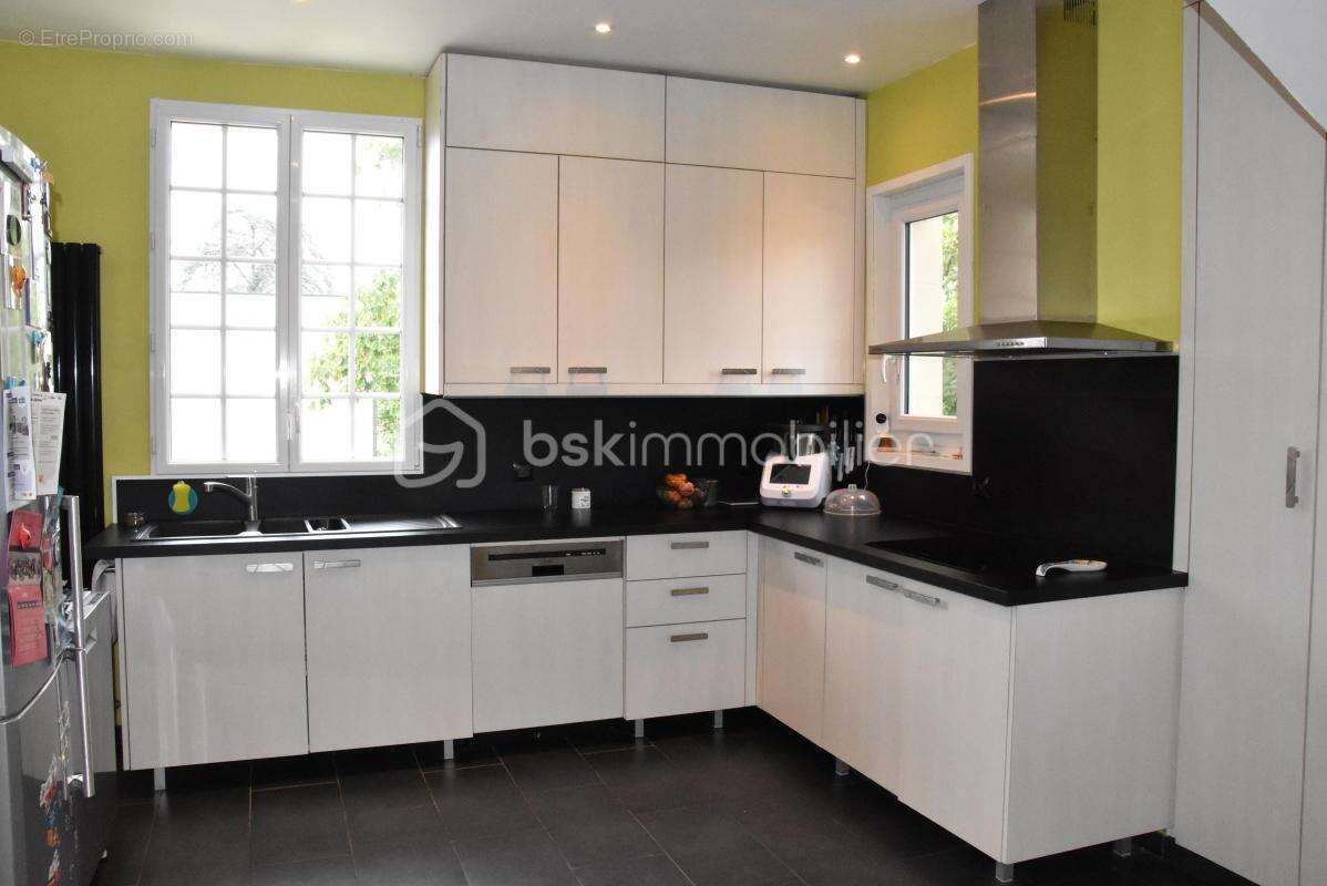 Maison à VENEUX-LES-SABLONS