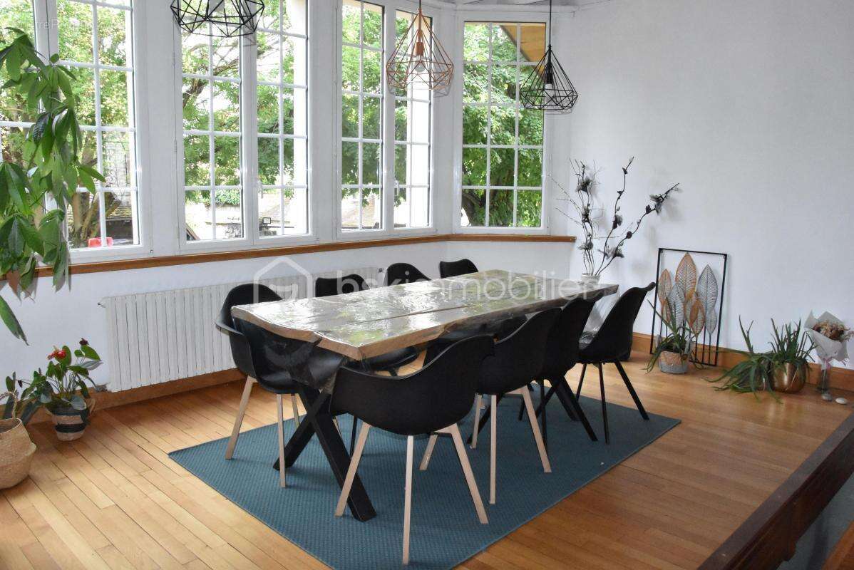 Maison à VENEUX-LES-SABLONS