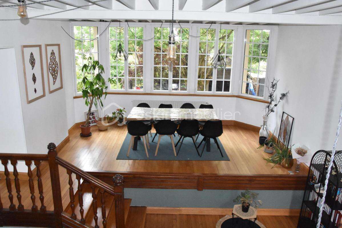 Maison à VENEUX-LES-SABLONS