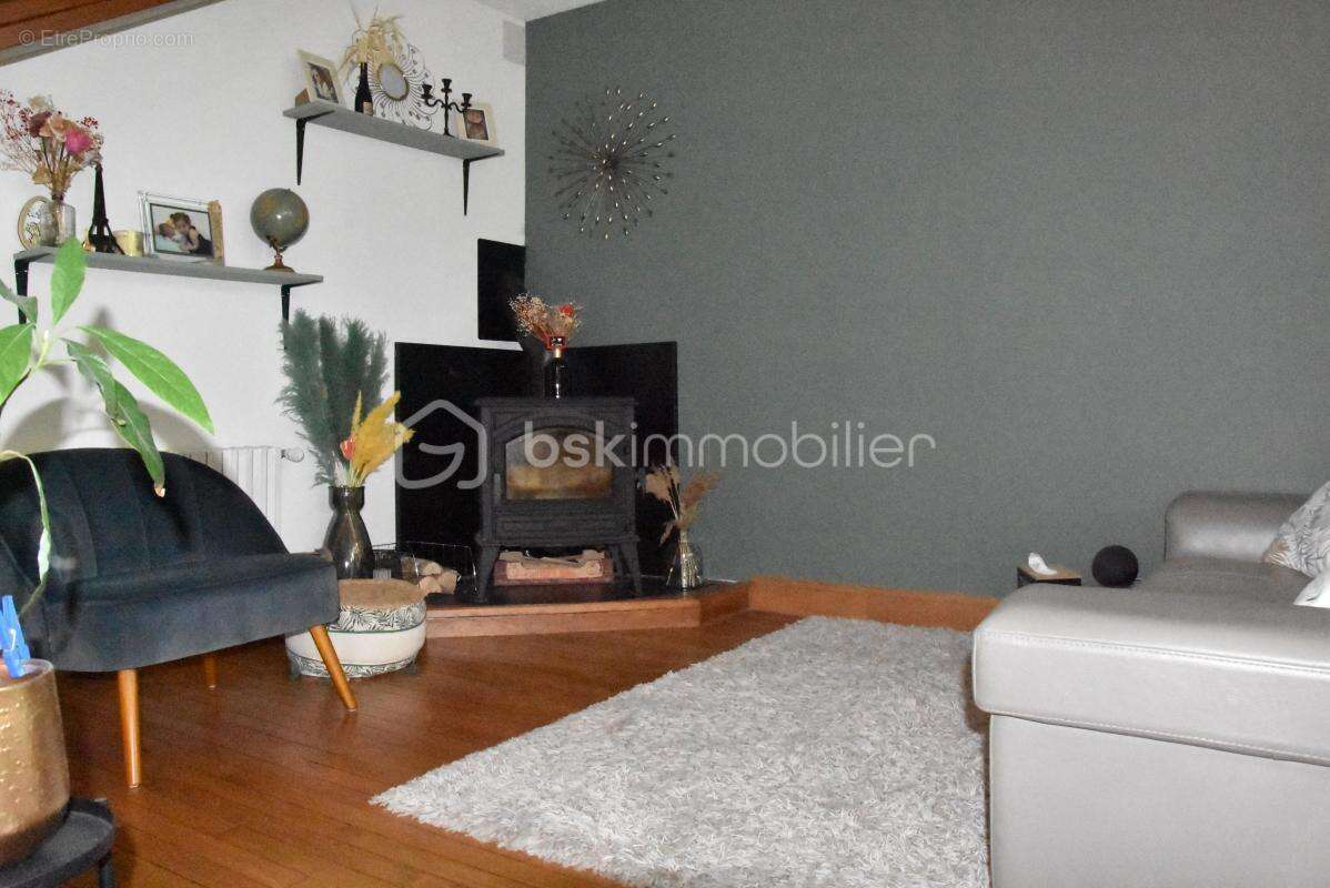 Maison à VENEUX-LES-SABLONS