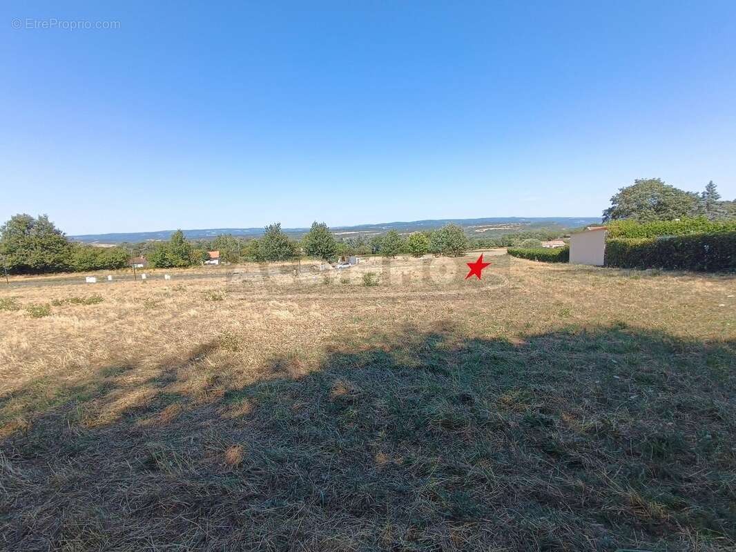 Terrain à LABRUGUIERE