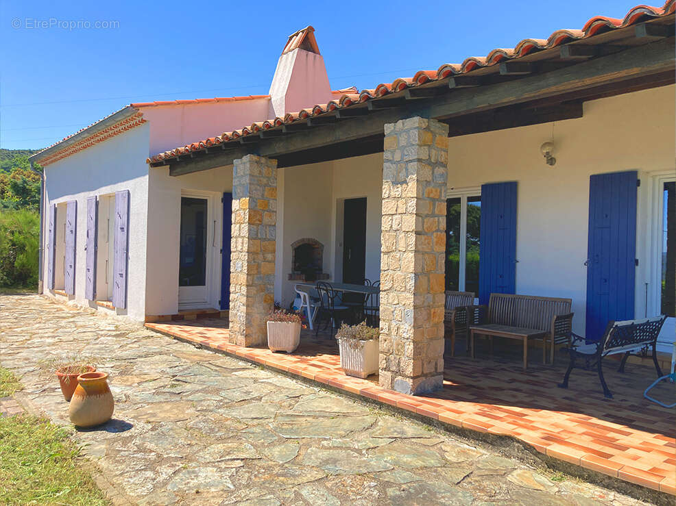 Maison à ROCHEMAURE